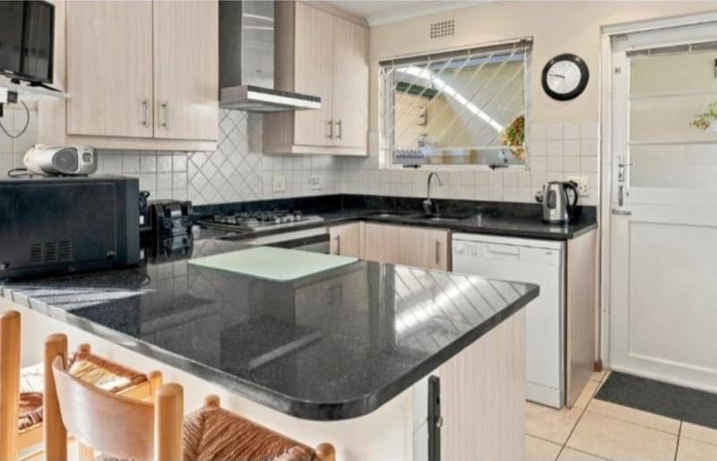 To Let 3 Bedroom Property for Rent in Sunningdale Western Cape